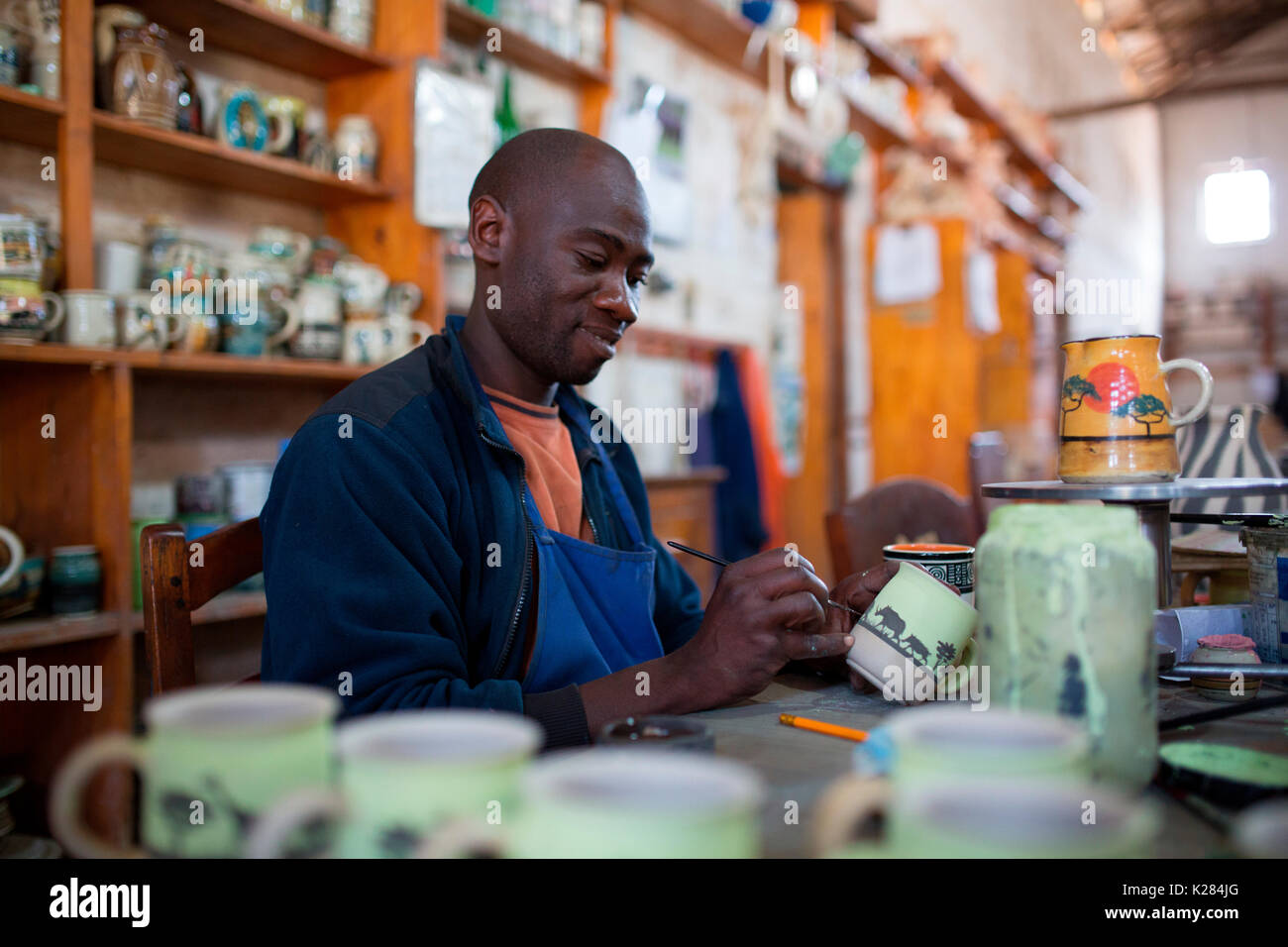 Africa,Malawi,Lilongwe distretto, Dedza pottery. Industria ceramica Foto Stock