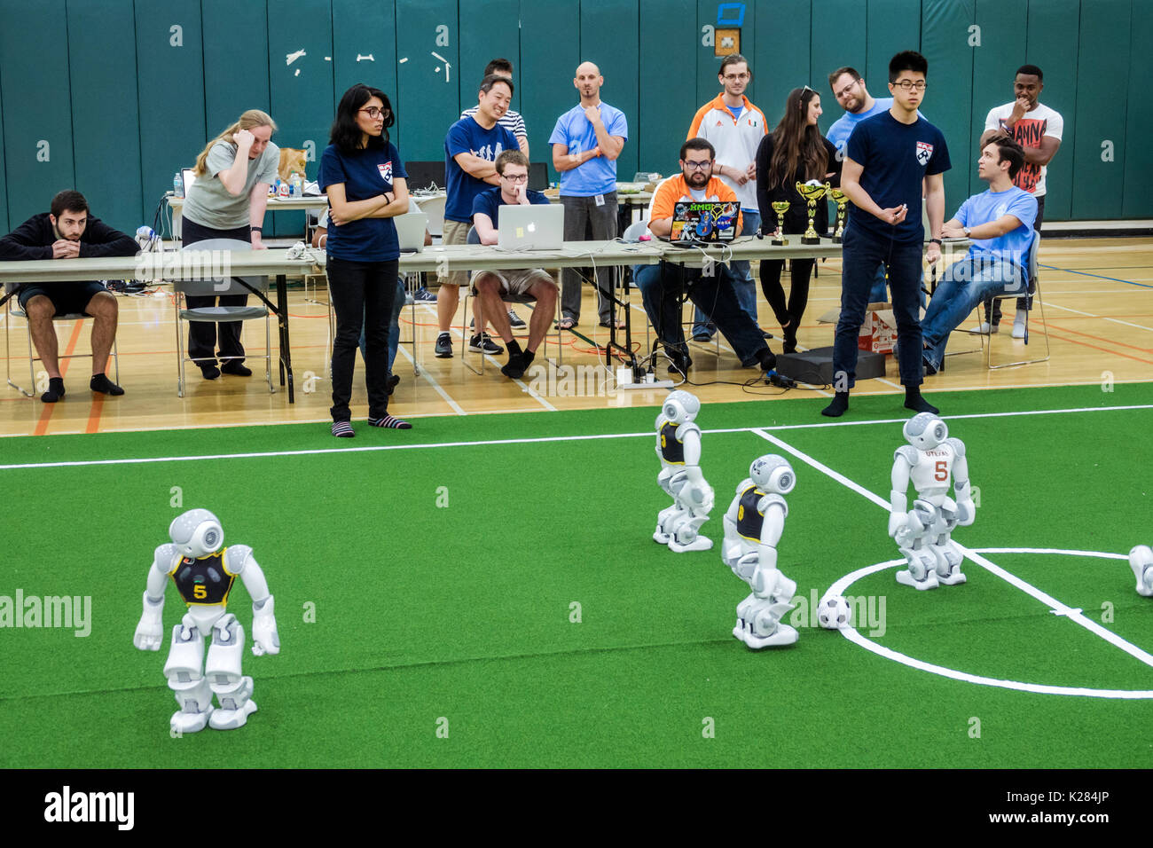 Miami Florida,University of Miami,RoboCup Open,Robots,SoftBank Robotica NAO robot,intelligenza artificiale ai,Student students pupill competition,autono Foto Stock