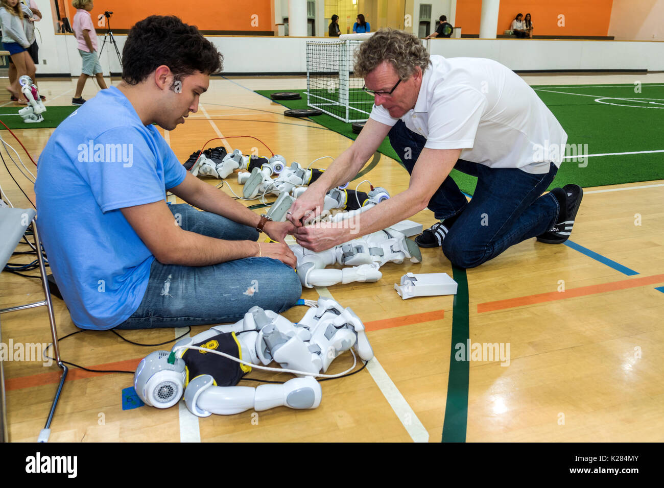 Miami Florida,University of Miami,RoboCup Open,Robots SoftBank Robotics NAO robot intelligenza artificiale,studenti competizione autonoma h Foto Stock