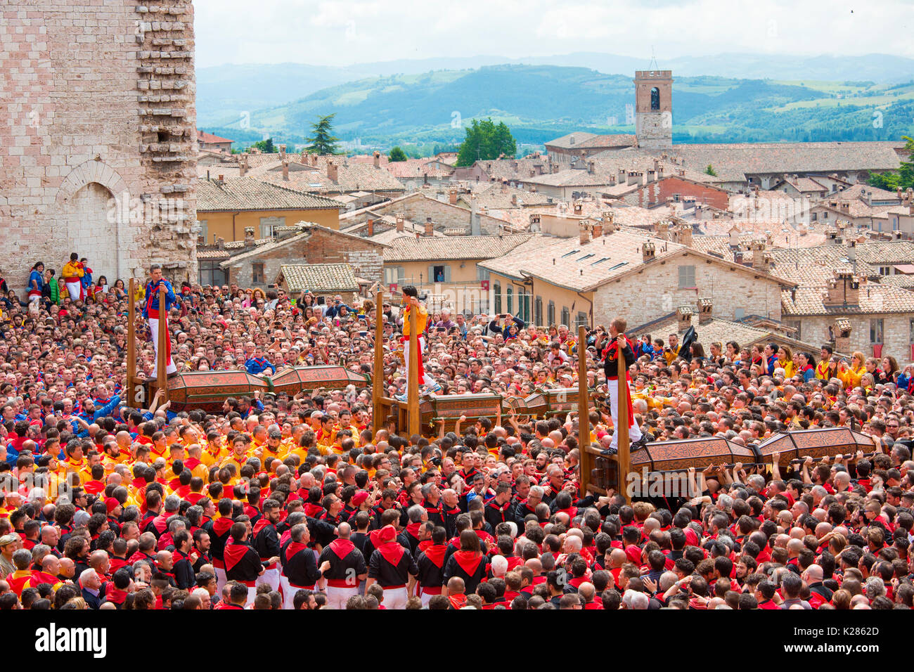 Europa,l'Italia,Umbria,Comprensorio di Perugia, Gubbio. La folla e la Corsa dei Ceri Foto Stock