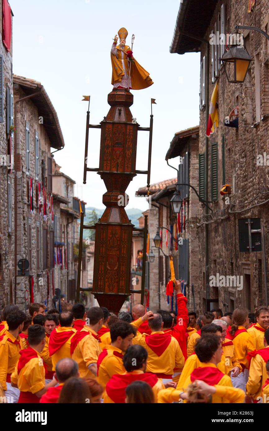 Europa,l'Italia,Umbria,Comprensorio di Perugia, Gubbio. La folla e la Corsa dei Ceri Foto Stock