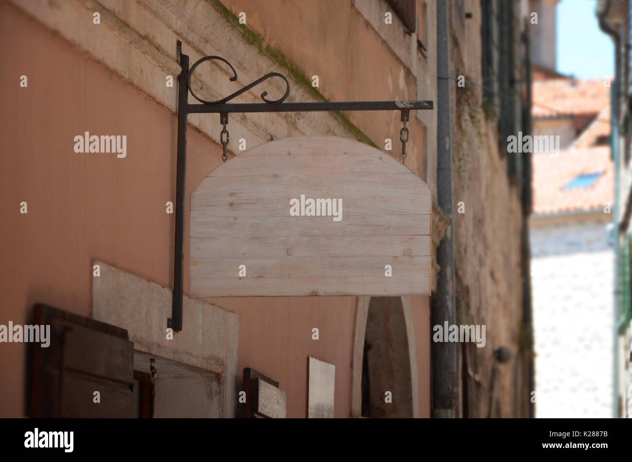 Negozio di legno segno mockup per logo, promozione del brand Foto Stock