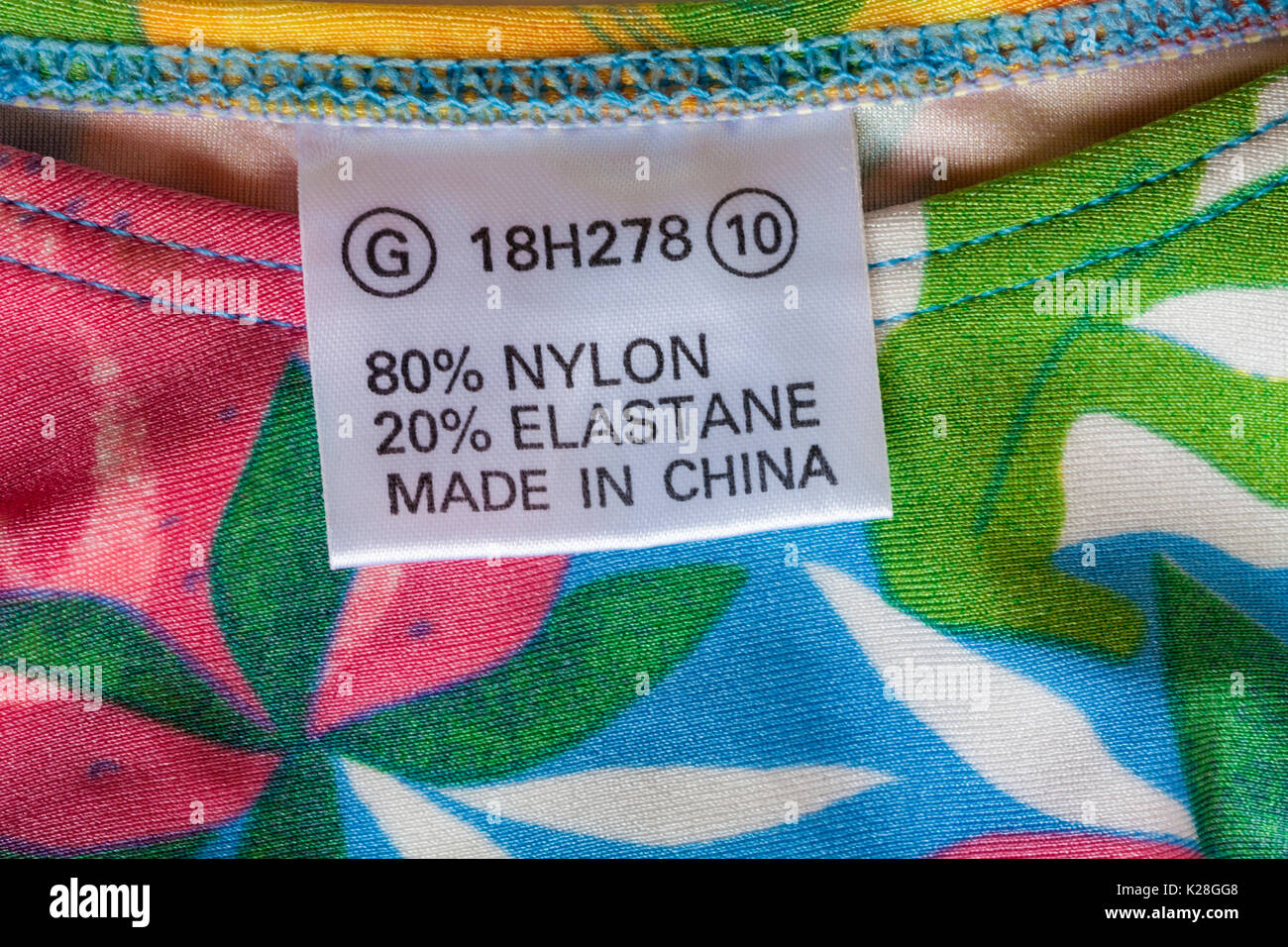 Fabbricato in Cina etichetta in bikini 80% Nylon 20% elastan - venduti nel Regno Unito Regno Unito, Gran Bretagna Foto Stock