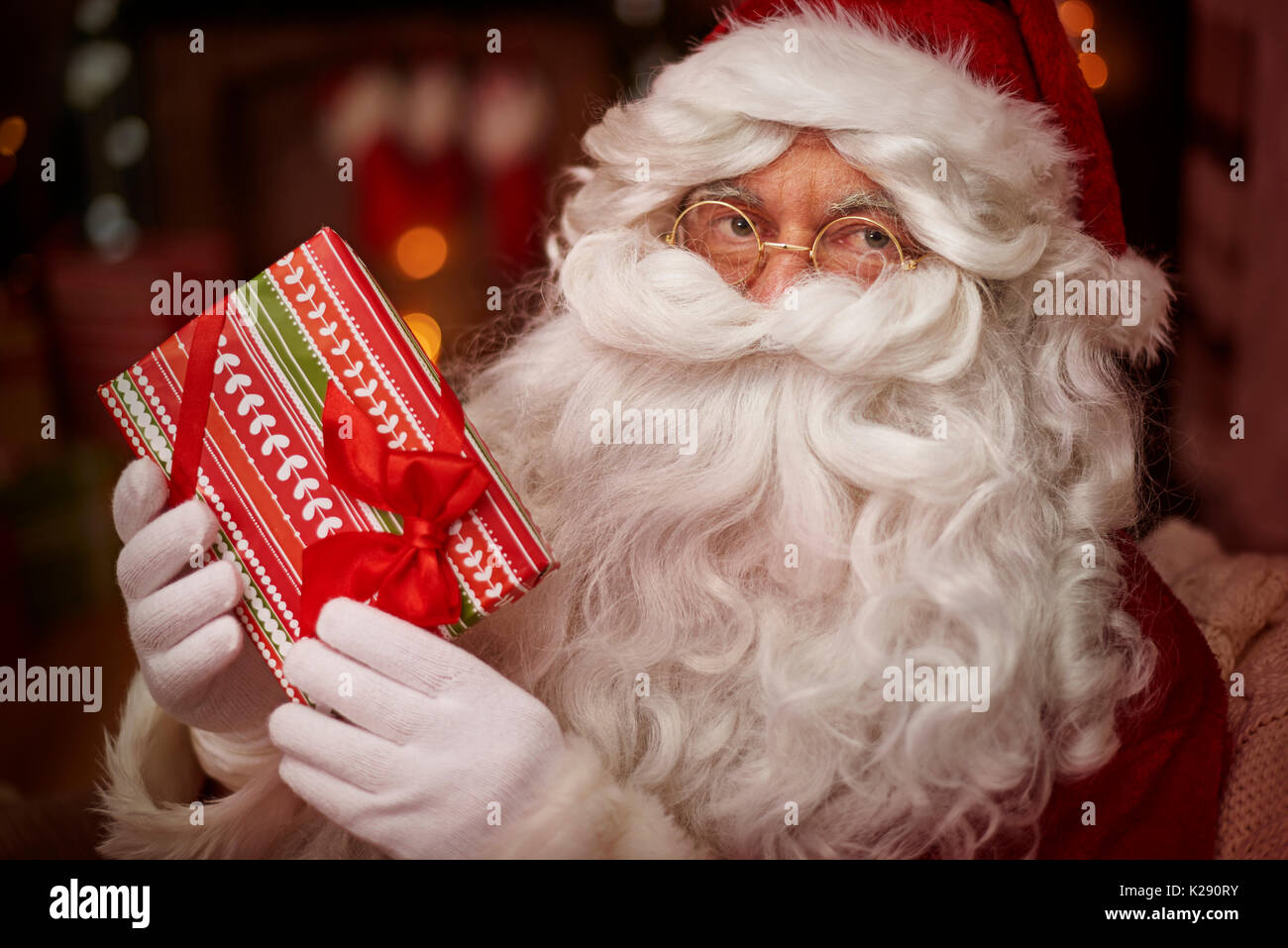 Buono solo i bambini possono avere un presente Foto Stock