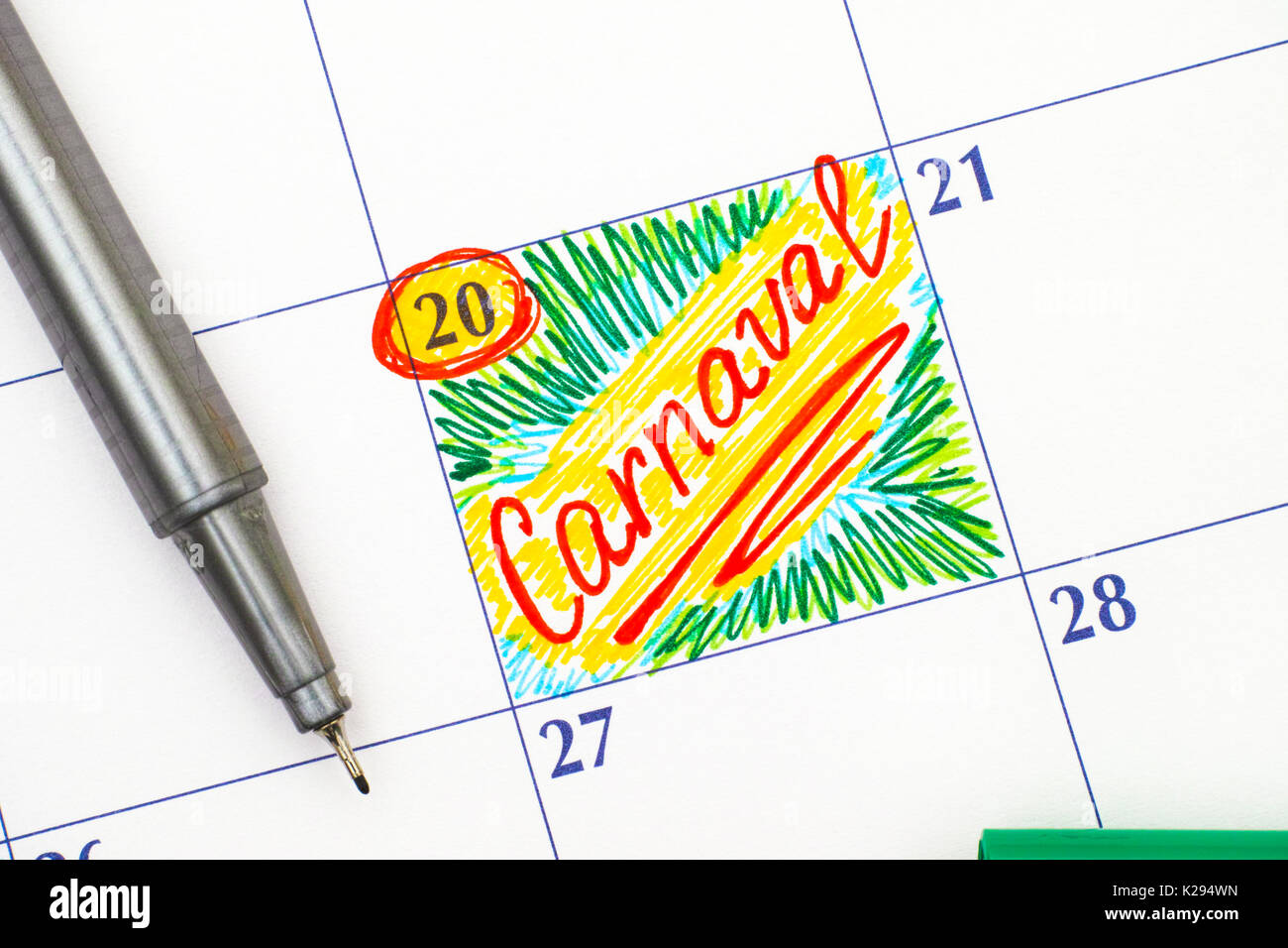 Il carnevale di promemoria nel calendario con penna verde. Foto Stock