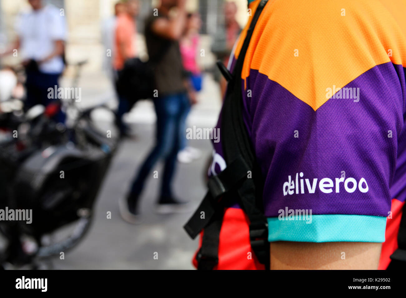 Protesta degli uomini di consegna contro DELIVEROO, 28 agosto 2017, place de la Republique, Parigi Foto Stock