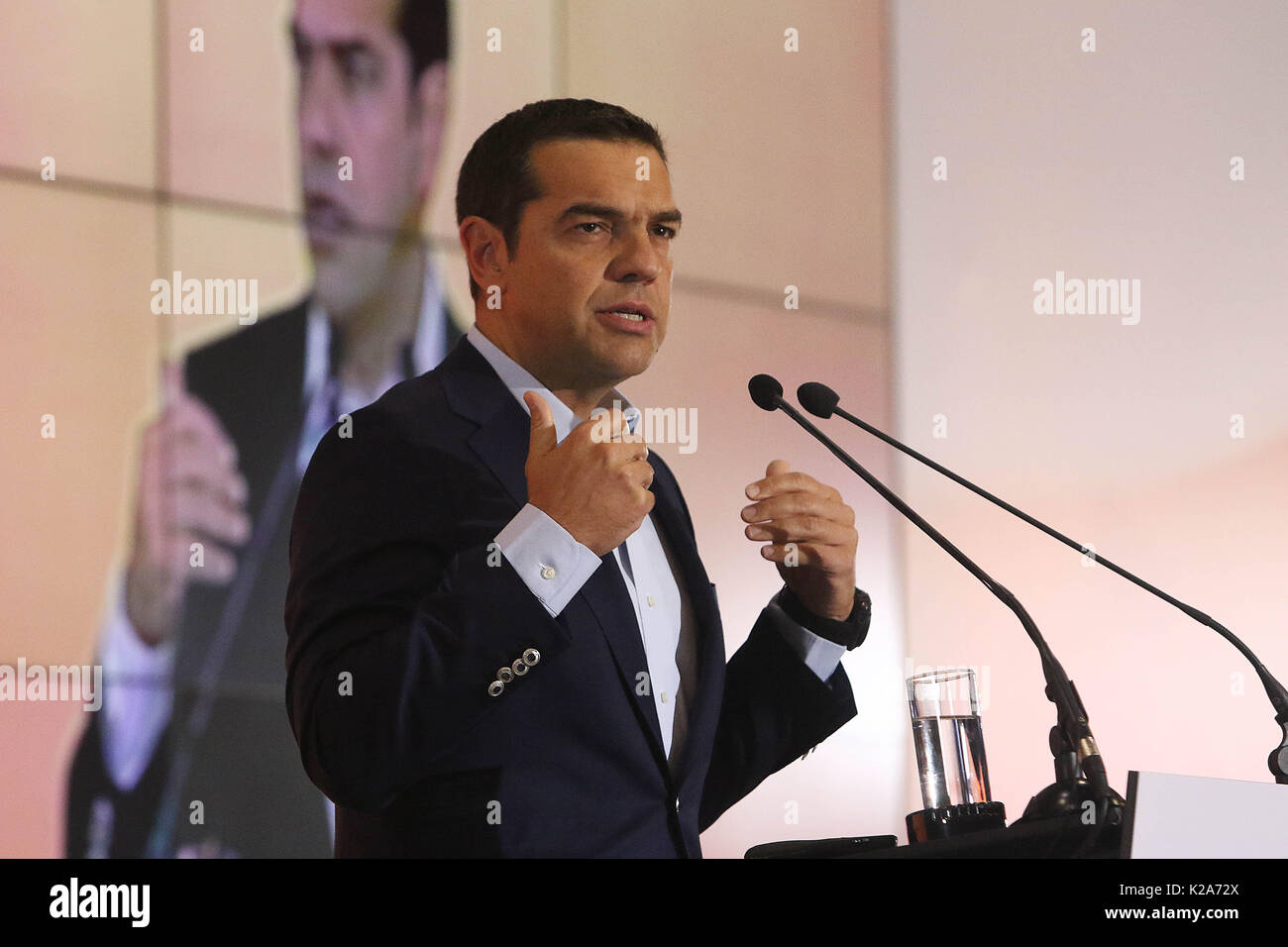Il primo ministro Alexis Tsipras risolve il pubblico durante un evento per la riforma del settore pubblico presso il Museo Benaki. Foto Stock