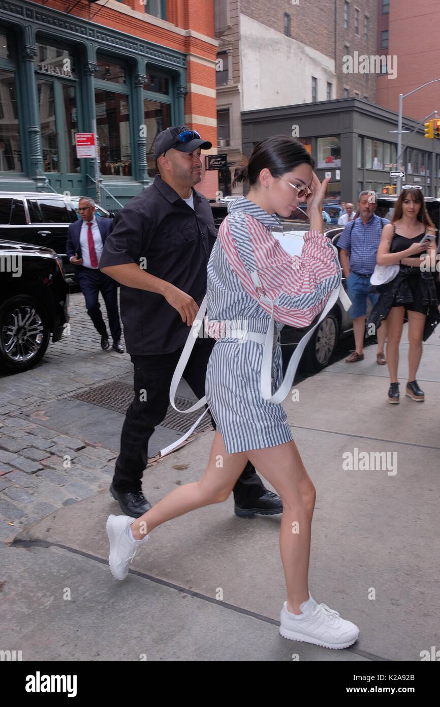 Kendall Jenner fuori a New York con: Kendall Jenner dove: la città di New York, New York, Stati Uniti quando: 28 lug 2017 Credit: TNYF/WENN.com Foto Stock