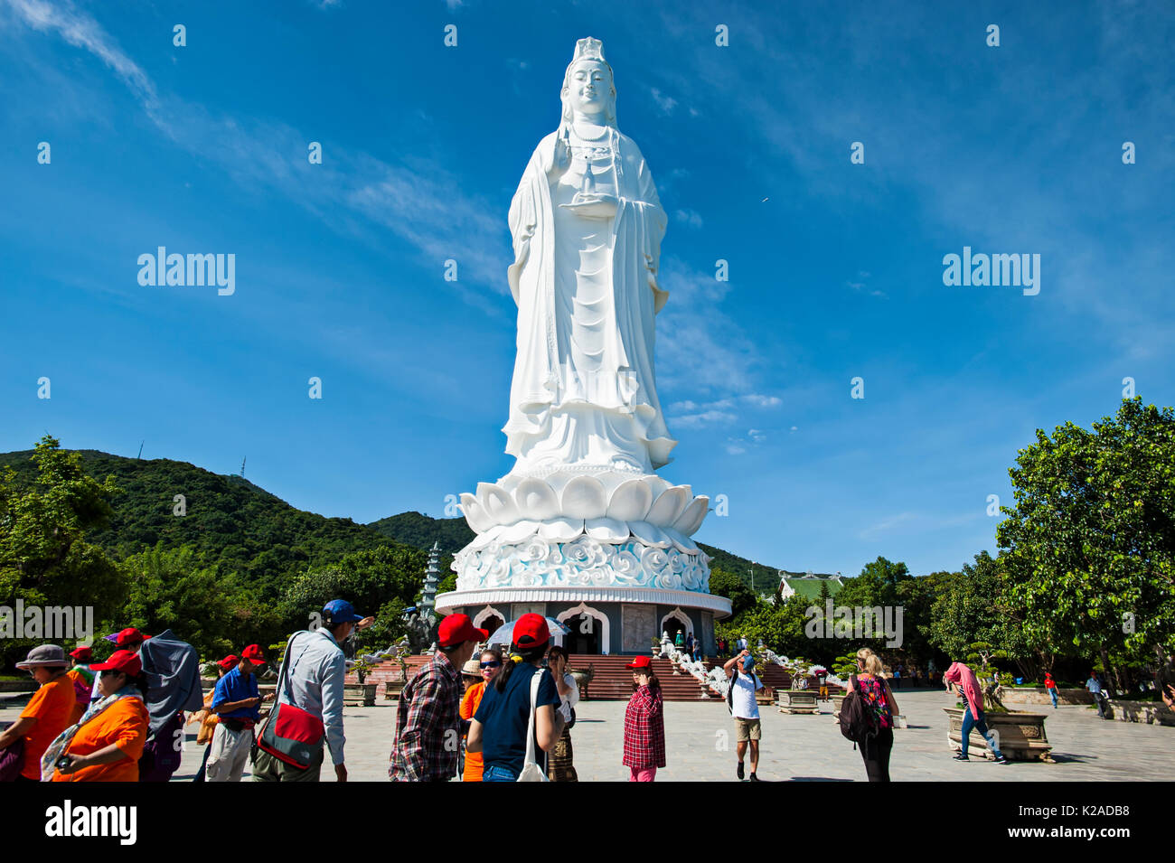 Signora Buddha, Linh Ung Pagoda, Lady Tempio del Buddha, Da Nang, Vietnam. Signora Buddha, il più alto statua del Buddha in Vietnam, sorge a 67 metri (220 F Foto Stock