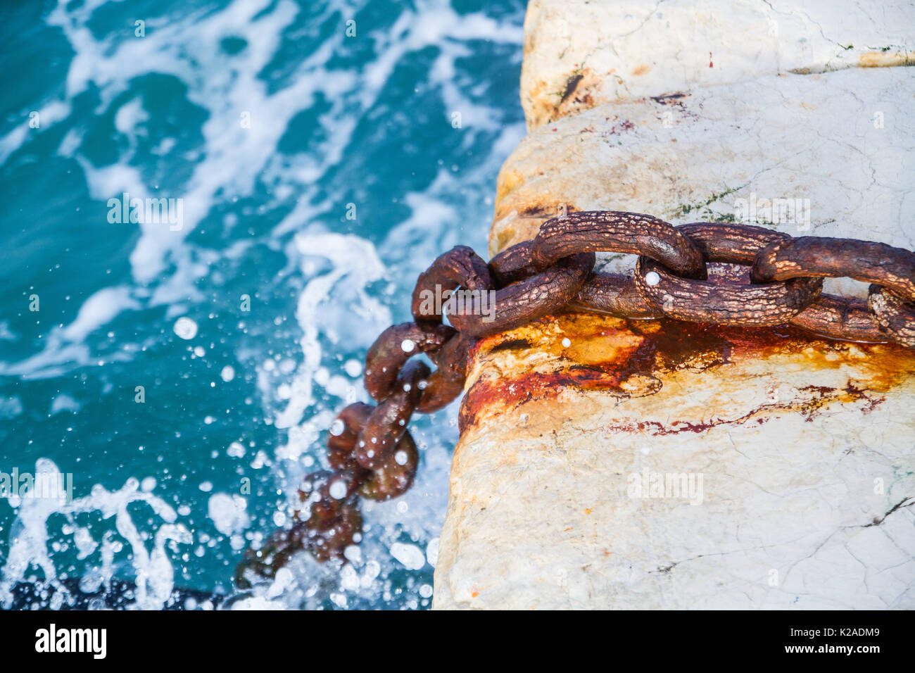 Metallo arrugginito maglie di catena nel porto di Venezia, Italia Foto Stock