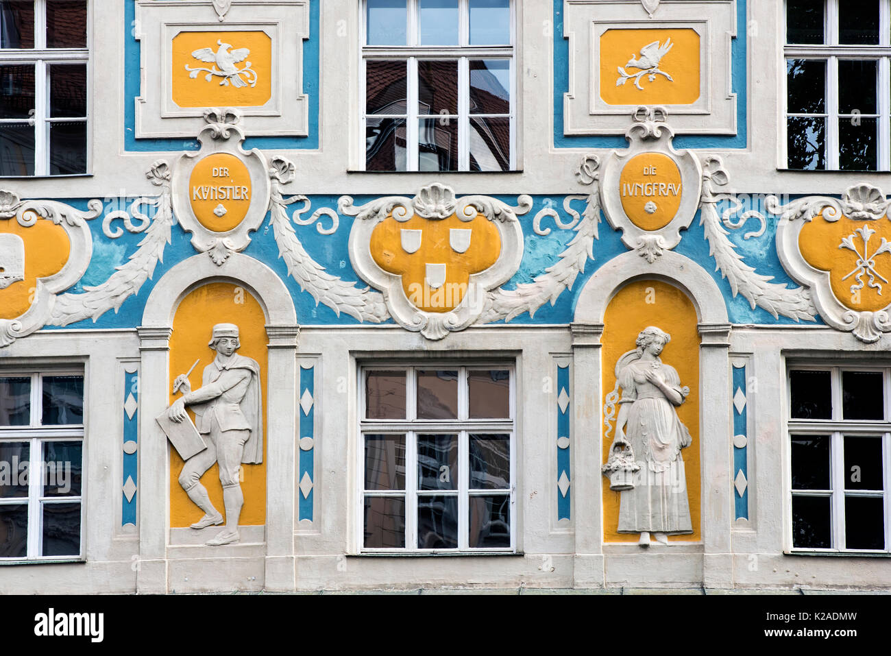 Dettagli architettonici della facciata di Ruffinihaus o Casa Ruffini, Monaco di Baviera, Germania Foto Stock