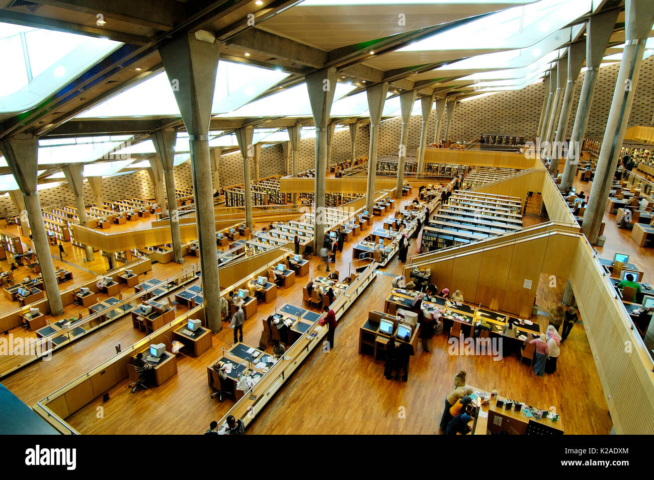 La Biblioteca Alexandrina (Biblioteca di Alessandria) è stato completato nel 2002. Sorge vicino all'originale grande biblioteca di Alessandria. Egitto Foto Stock