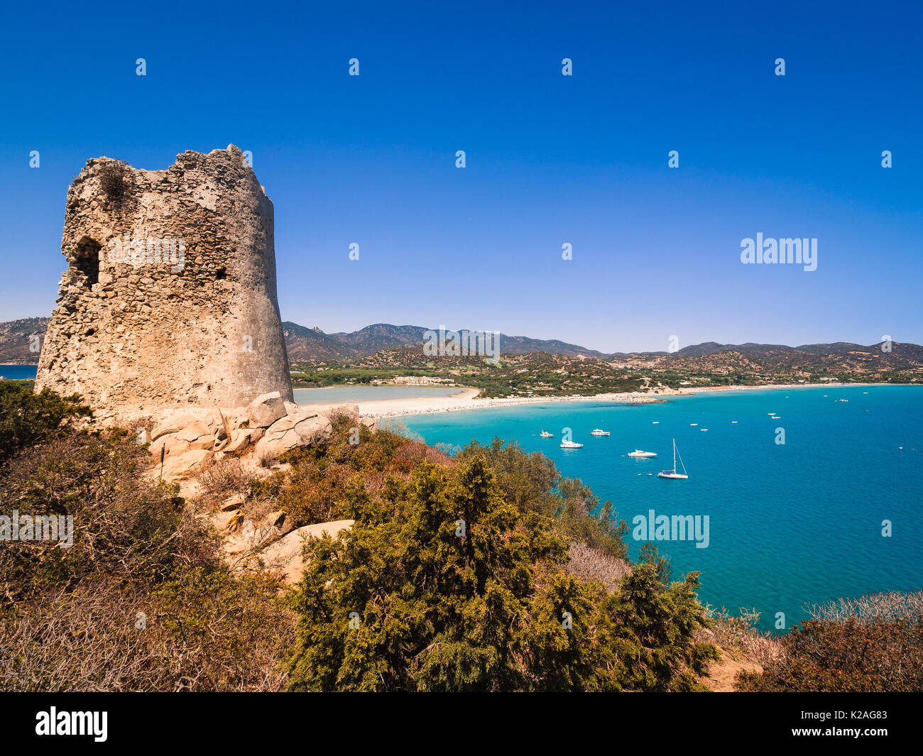 Una vista della Torre Spagnola di Porto Giunco, Villasimius, Sardegna,  Italia Foto stock - Alamy