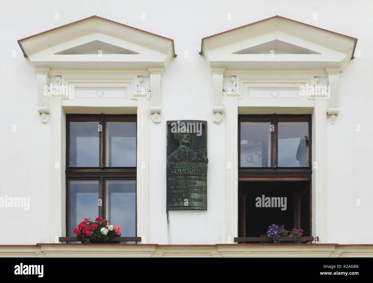 Una lapide commemorativa dedicata al russo comandante militare Alexander Suvorov sulla casa dove egli ha soggiornato per una notte nel febbraio 1800 in Vysoké Myto in Boemia orientale, Repubblica Ceca. Testo mezzi ceca: generalissimo Alexander Vasilyevich Suvorov alloggiato in questa casa per una notte il 1° febbraio 1800 durante il vittorioso ritorno dalla Svizzera italiana e campi di battaglia per la sua patria russa. Foto Stock