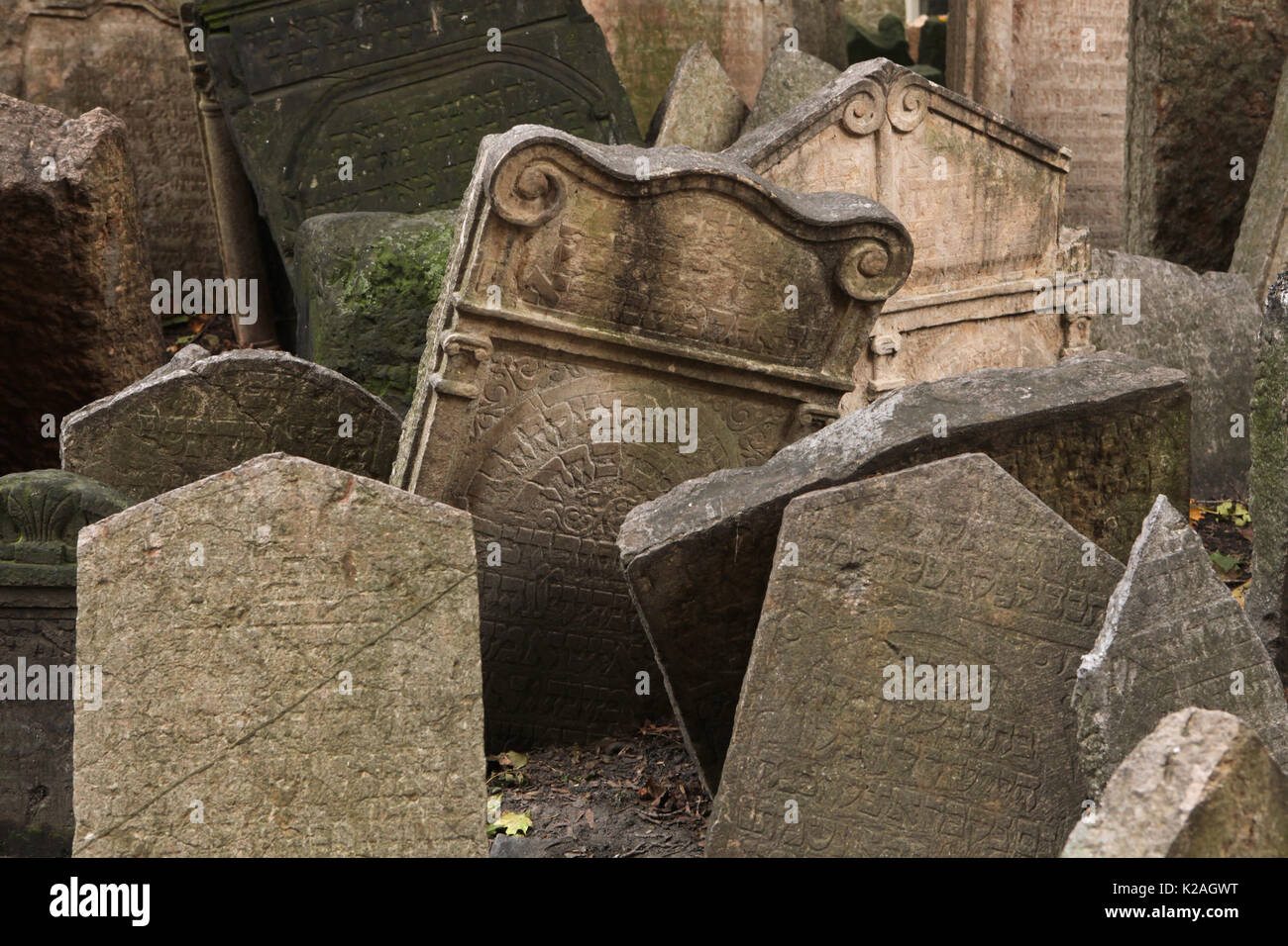 Vecchio Cimitero Ebraico (Starý židovský hřbitov) nel quartiere ebraico di Praga, Repubblica Ceca. Foto Stock