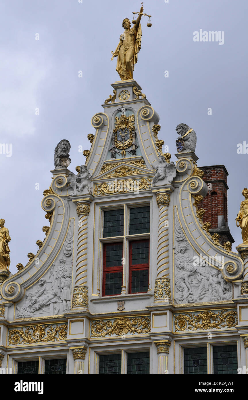 Gli ornati golden fiammingo gables del Municipio in piazza burg nella città medievale di Brugge / bruges nelle Fiandre occidentali, Belgio Foto Stock
