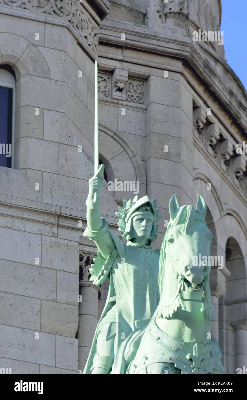 Statua al di fuori del Sacre Coeur paris Foto Stock