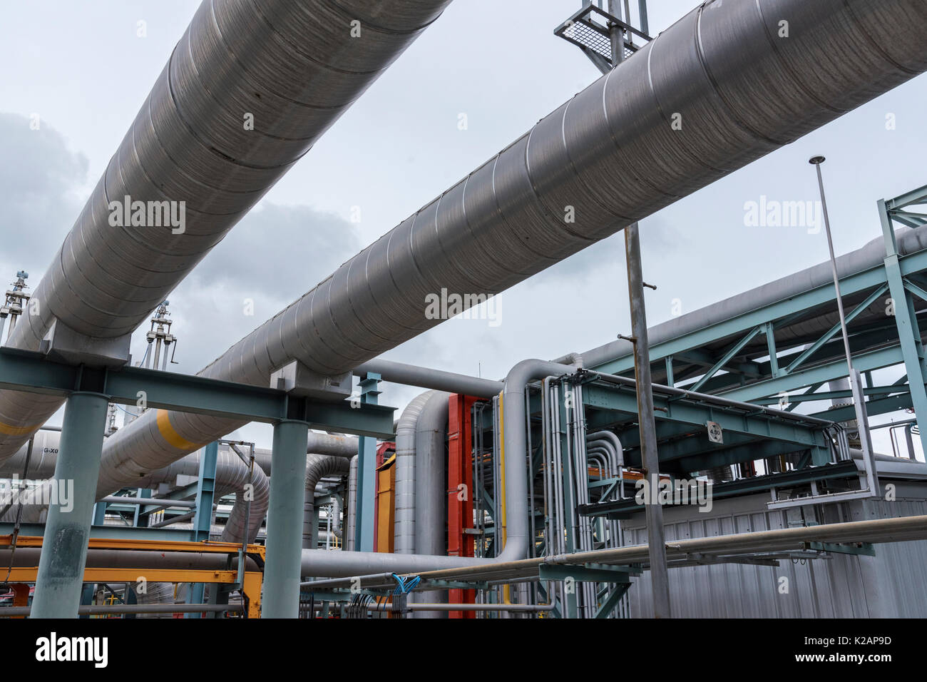 La pipeline in impianti industriali pesanti Foto Stock