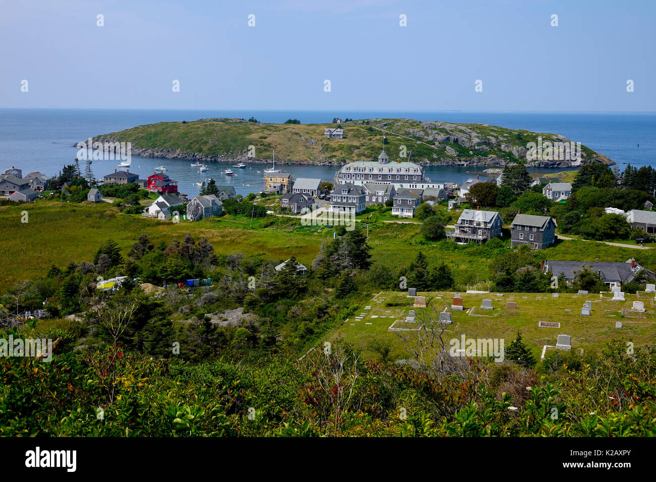 Stati Uniti Maine ME Monhegan Island vista del centro della città dal faro Foto Stock