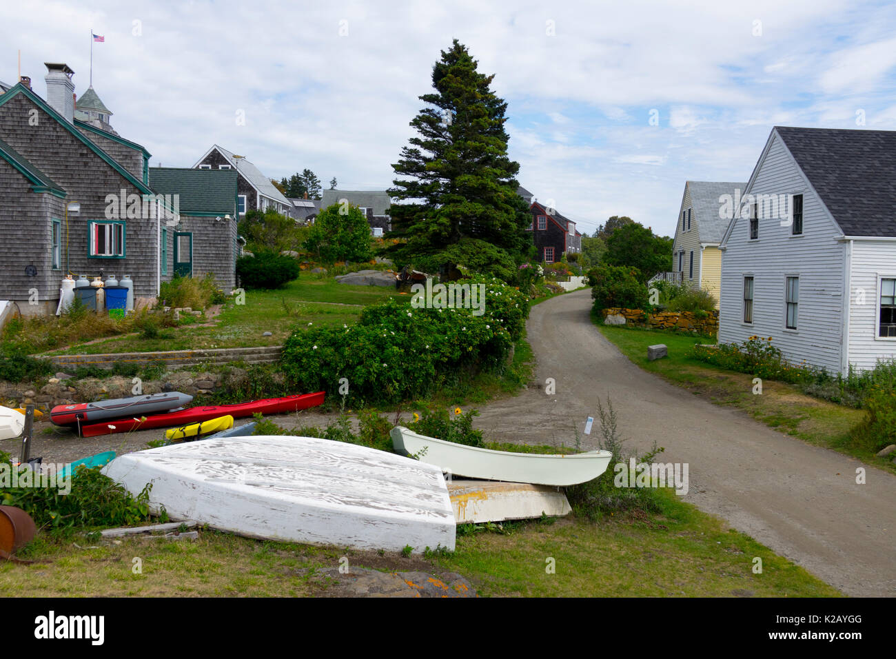 Stati Uniti Maine ME Monhegan isola barche di abitazioni e le imprese lungo la Main Street Foto Stock
