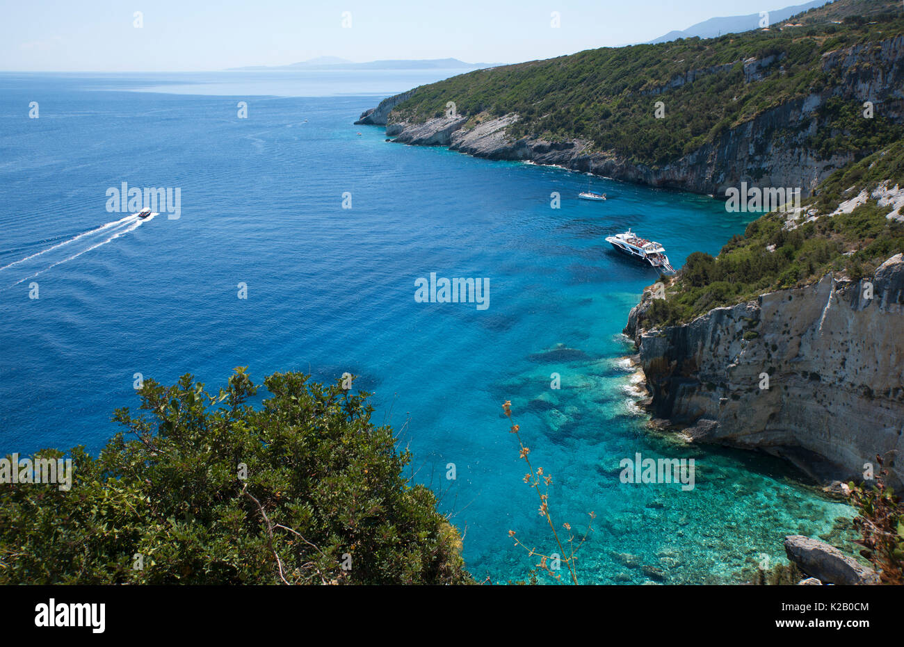 Vista sul Mar Ionio e crociera in barca, sull'isola di Zante in Grecia Foto Stock
