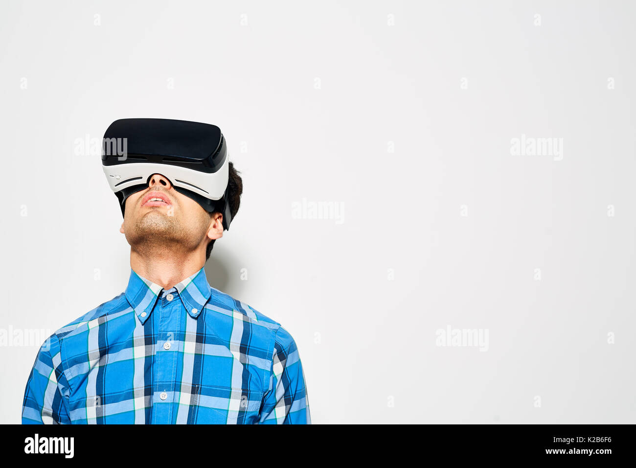 Giovani Gamer con auricolare VR Foto Stock