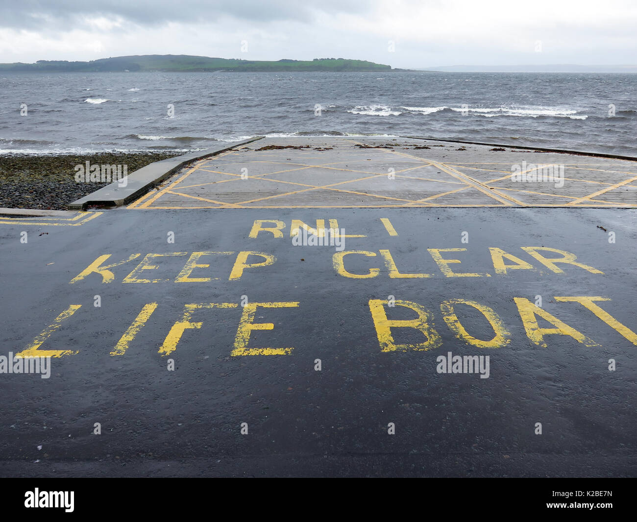 Scialuppa di salvataggio della rampa di lancio Largs Foto Stock