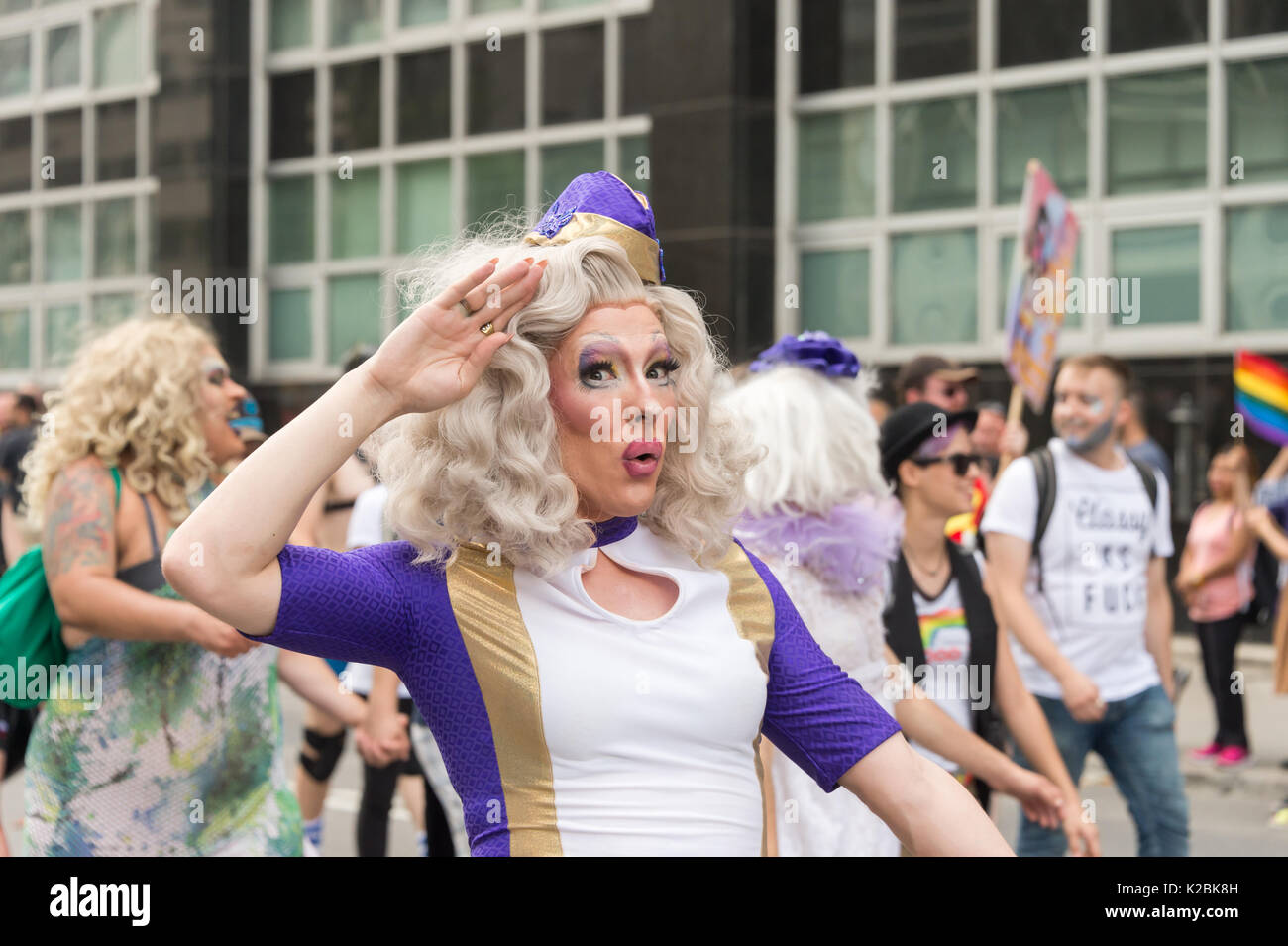 Montreal, 20 agosto 2017: Drag queen prendendo parte a Montreal Gay Pride Parade Foto Stock