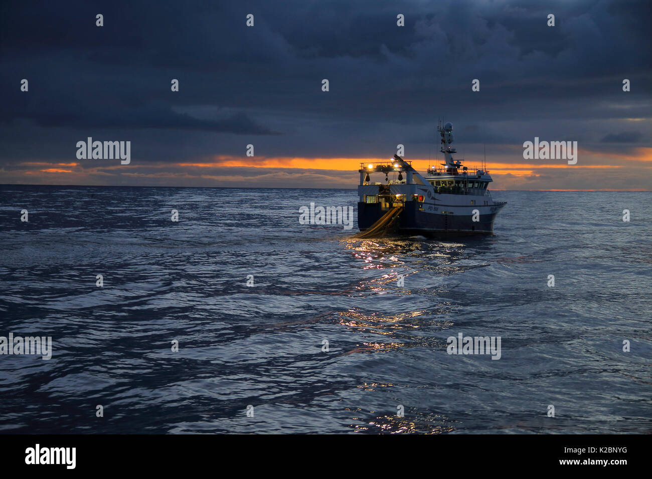 Alba su fondali a ovest delle Isole Shetland, Scozia, Regno Unito, aprile 2015. Foto Stock