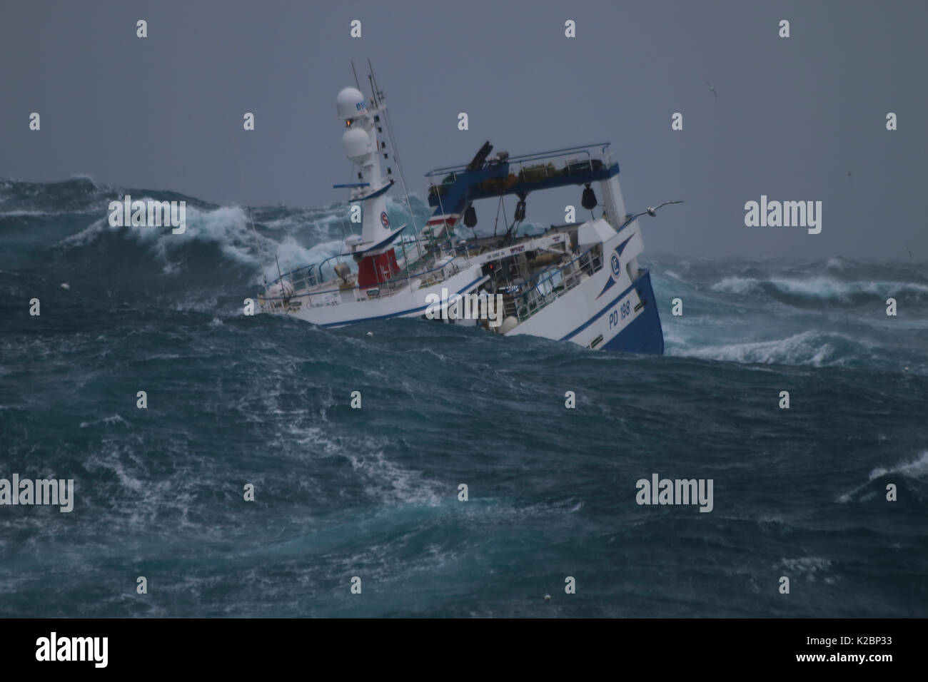 Peschereccio "Ocean messe in pesante rigonfia sul Mare del Nord, Gennaio 2016. Proprietà rilasciato. Foto Stock