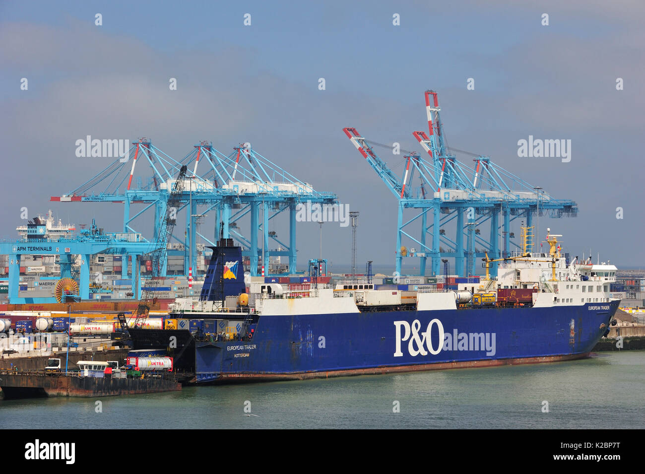 P&O traghetto merci nel porto di Zeebrugge, Belgio, Europa. Giugno 2010. Foto Stock