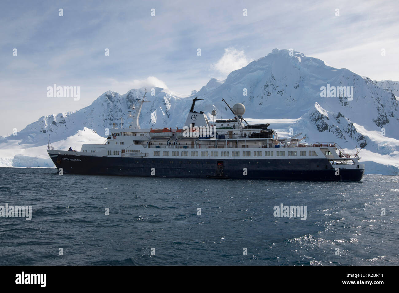 'Clipper Adventurer' che sono ancorate al largo di Brabant isola, a sud le isole Shetland, Penisola antartica. Novembre, 2011. Tutti i non-usi editoriali deve essere eliminato singolarmente. Foto Stock