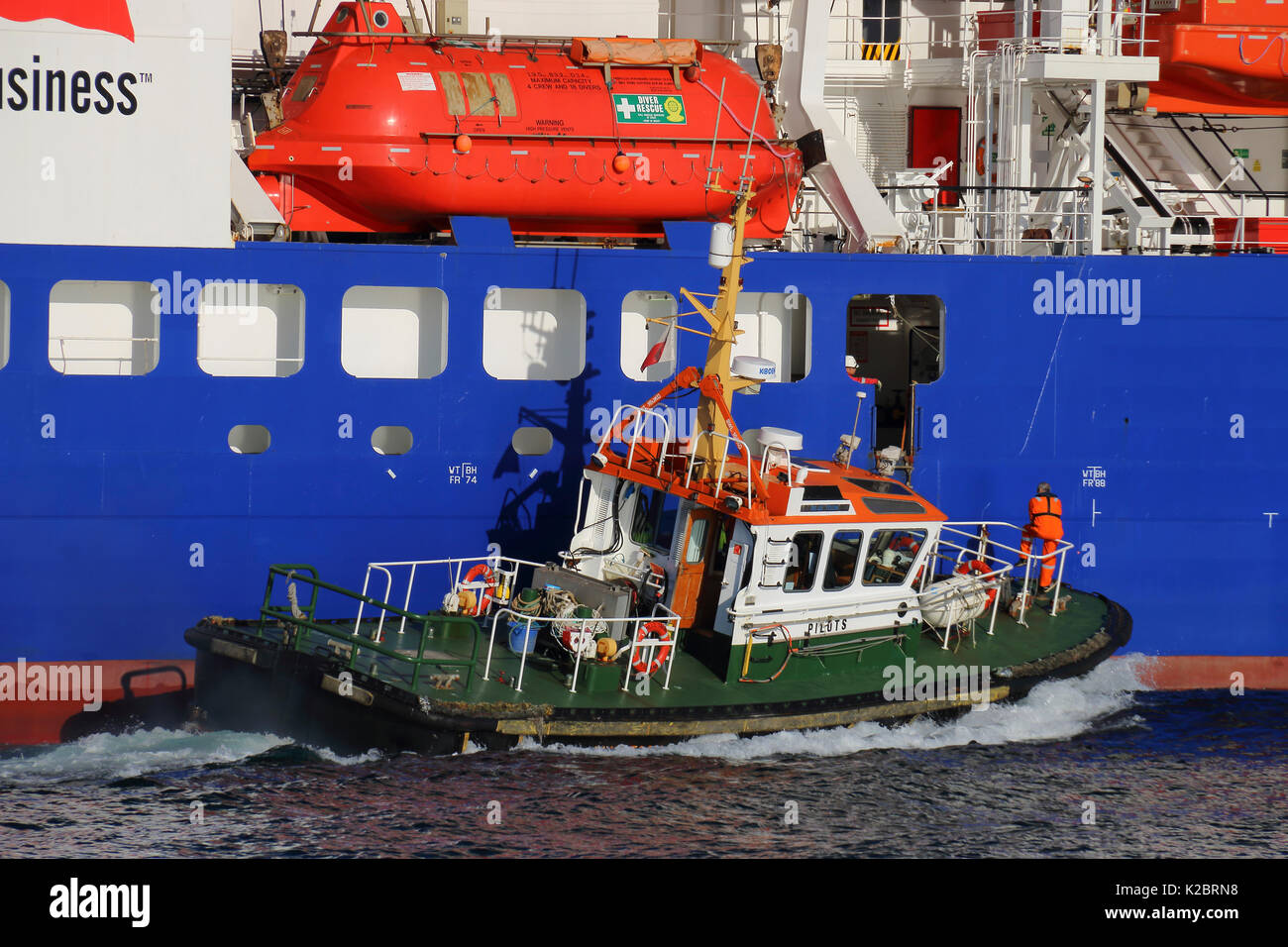 Il progetto pilota in presenza con dive sostegno della nave 'Bibby Polaris' a Peterhead Harbour, ottobre 2014. Tutti i non-usi editoriali deve essere eliminato singolarmente. Foto Stock