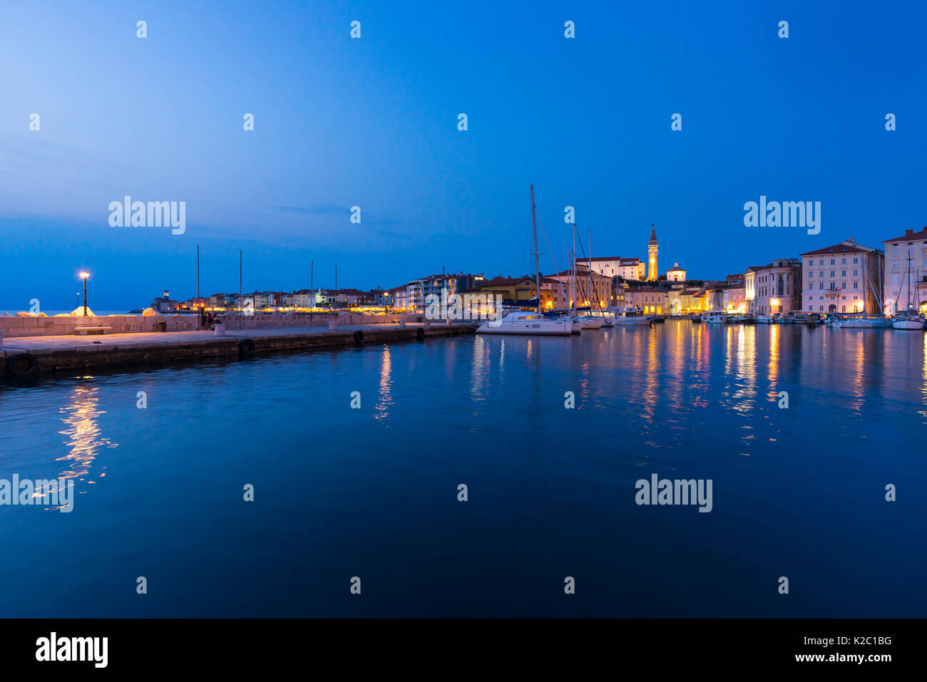 Porto di pirano di notte, Slovenia, settembre 2014. Foto Stock