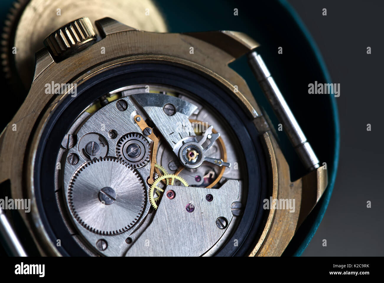 Vista Macro orologio da polso, meccanismo di orologio con ingranaggi.  Profondità di campo. messa a fuoco selettiva Foto stock - Alamy