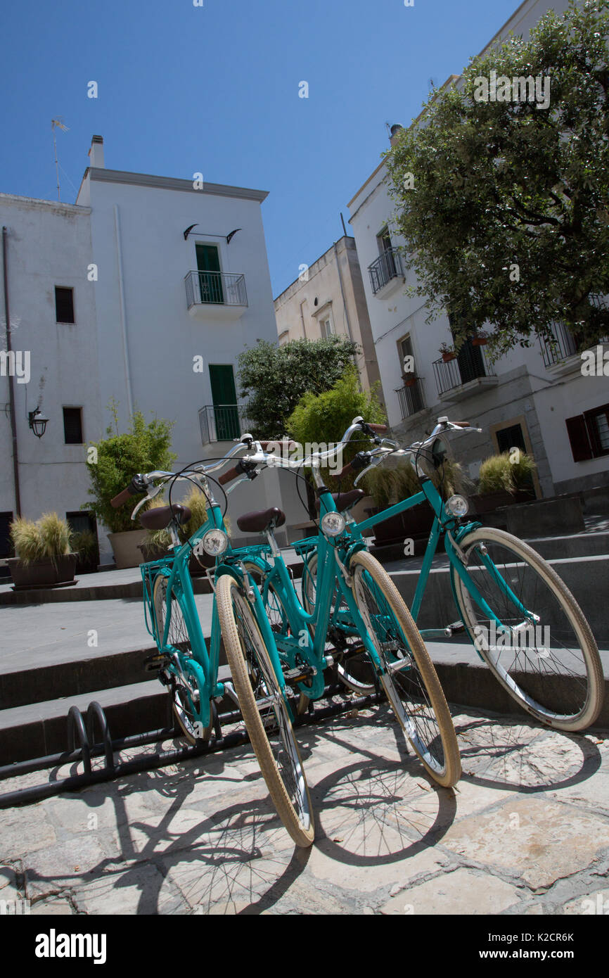 Noleggio biciclette, Monopoli, Puglia, Italia Foto stock - Alamy