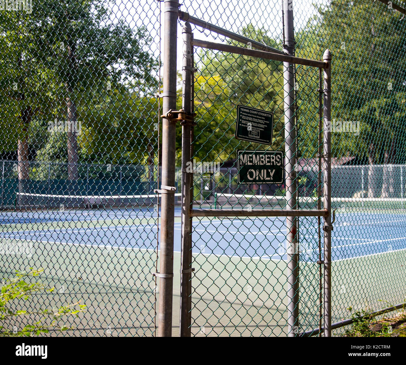 Membri solo cartello d'ingresso ai campi da tennis in Upper Saddle River, New Jersey Foto Stock