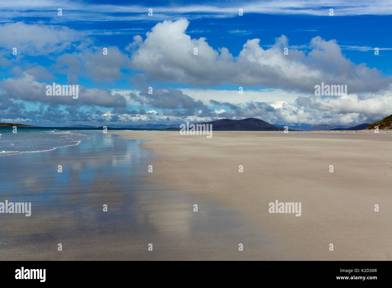 Spiaggia e mare paesaggio di Traigh Lar, North Uist, Ebridi, Scozia, Giugno. Foto Stock