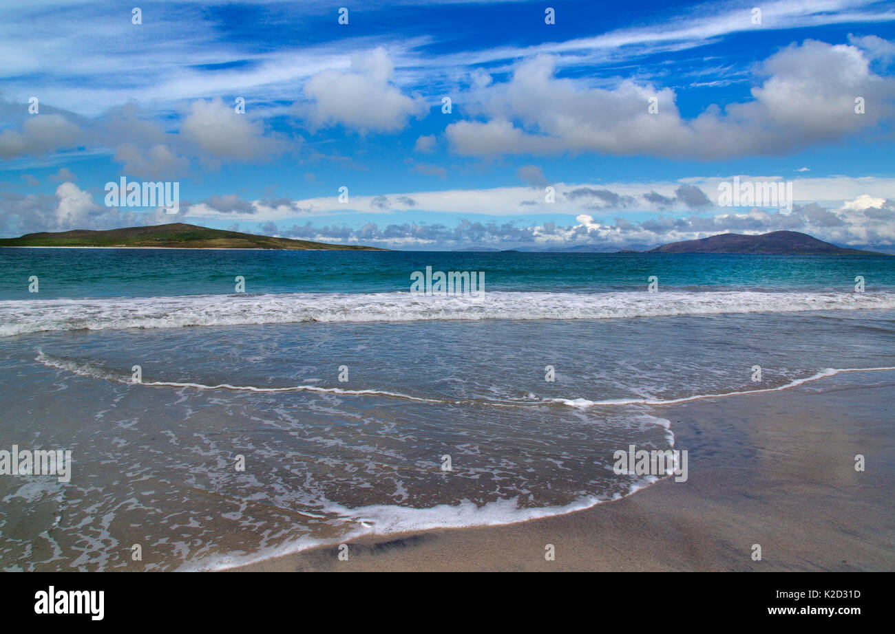 La spiaggia e il mare, Traigh Lar, North Uist, Ebridi, Scozia, Giugno. Foto Stock