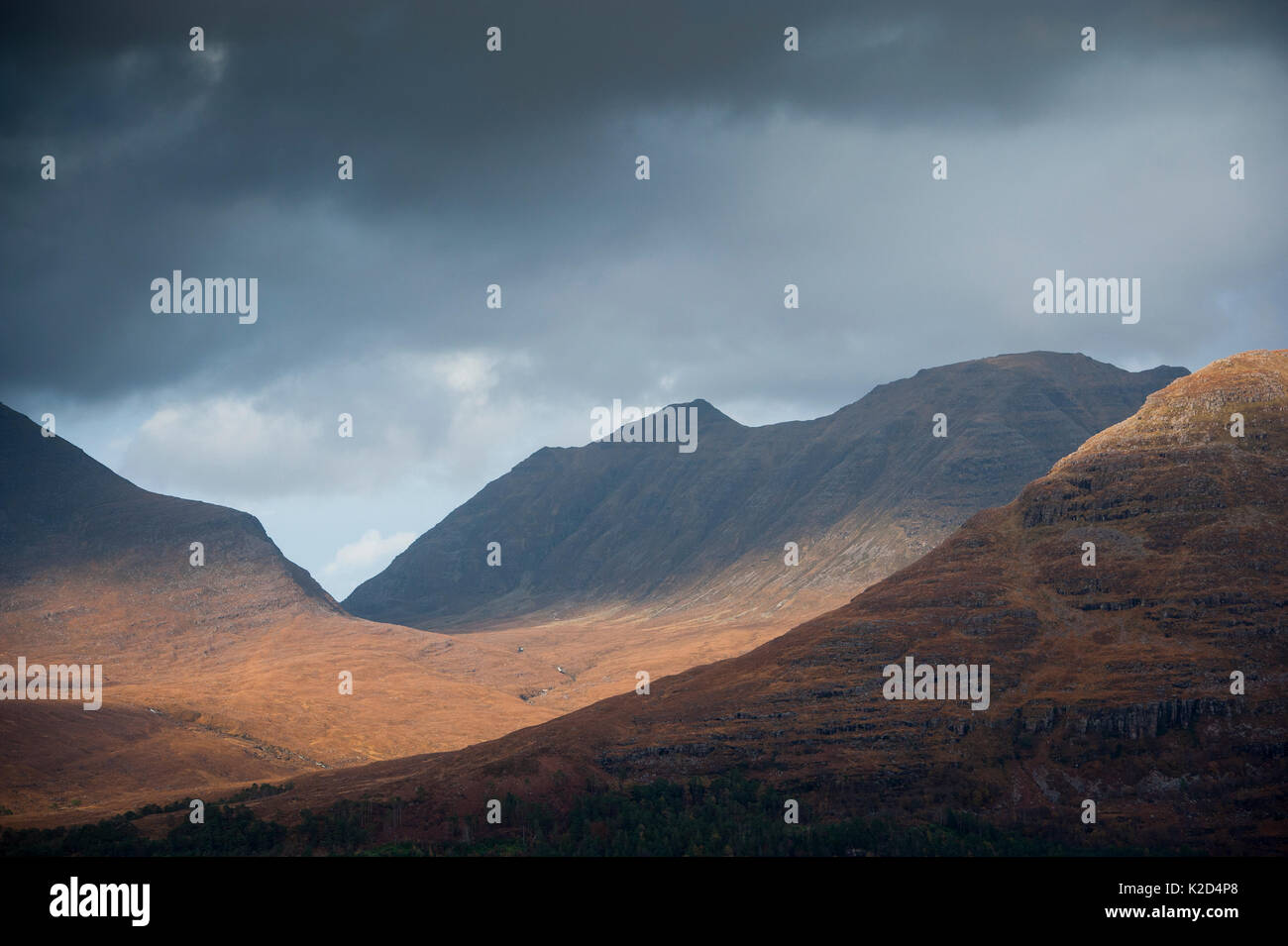 Paesaggi di montagna del nord della parte superiore del Loch Torridon, Torridon, Scotland, Regno Unito, novembre. Foto Stock