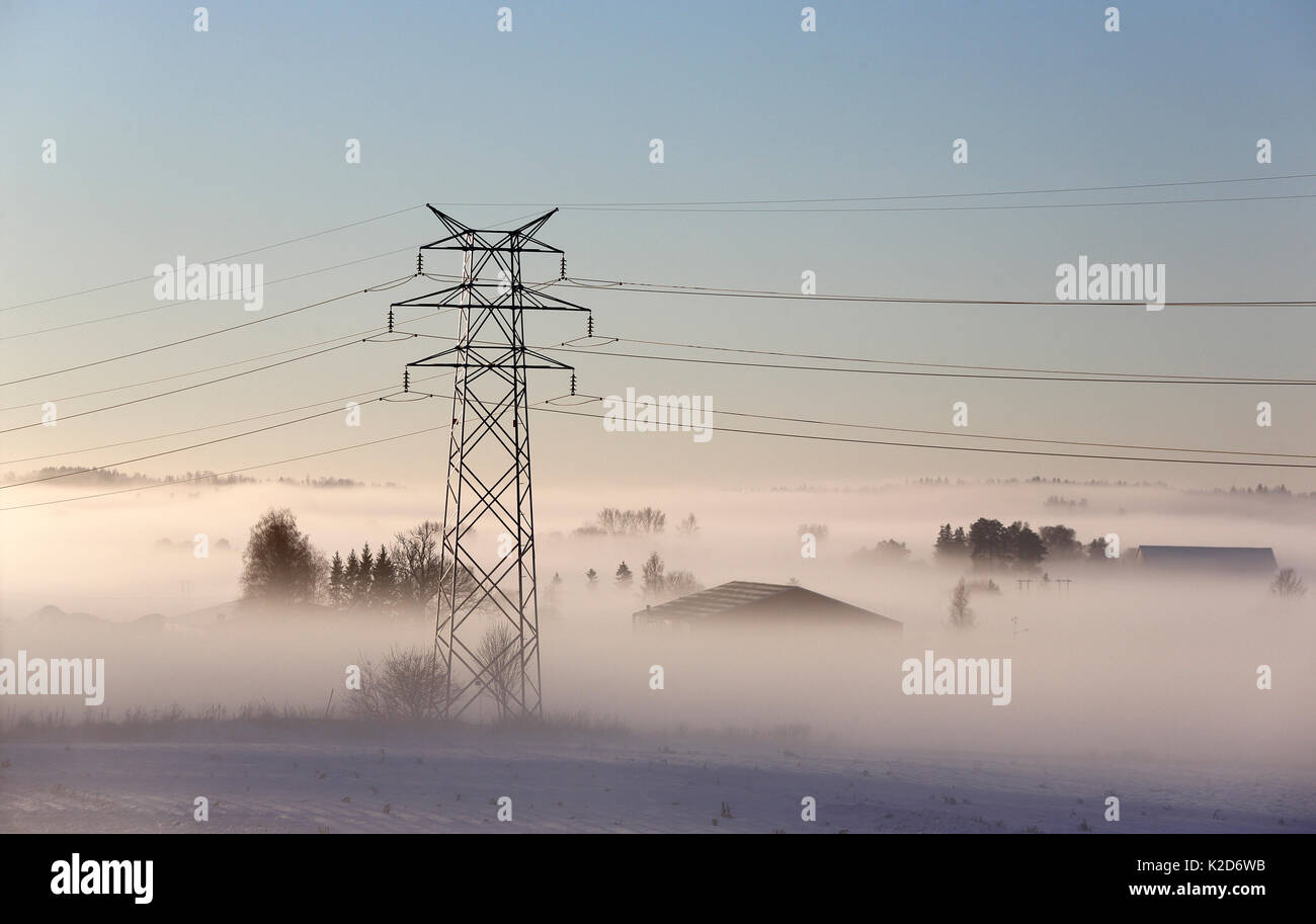 La nebbia paesaggio con pilone dell, Sci, Akershus, Norvegia, dicembre 2014. Foto Stock