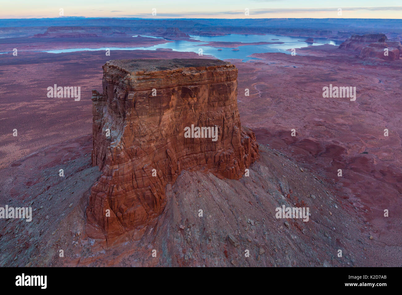 Paesaggio di antenna di butte formazione di roccia nei pressi del Fiume Colorado, Lake Powell, Pagina, Arizona, Stati Uniti d'America, febbraio 2015. Foto Stock