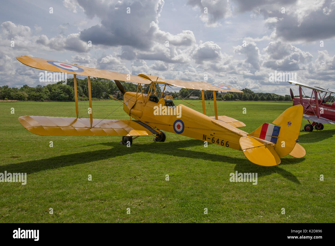 De Havilland DH.82 Tiger Moth primario biplano trainer alla Shuttleworth fiducia Foto Stock