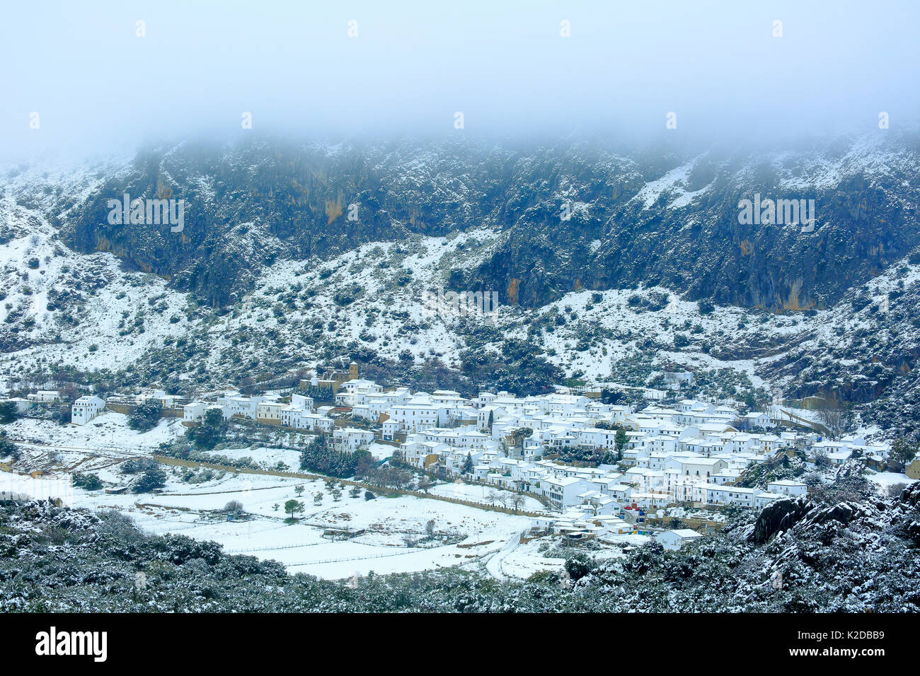 Villaggio del Rosario, Sierra de Grazalema Parco Naturale, il sud della Spagna. Febbraio 2015. Foto Stock