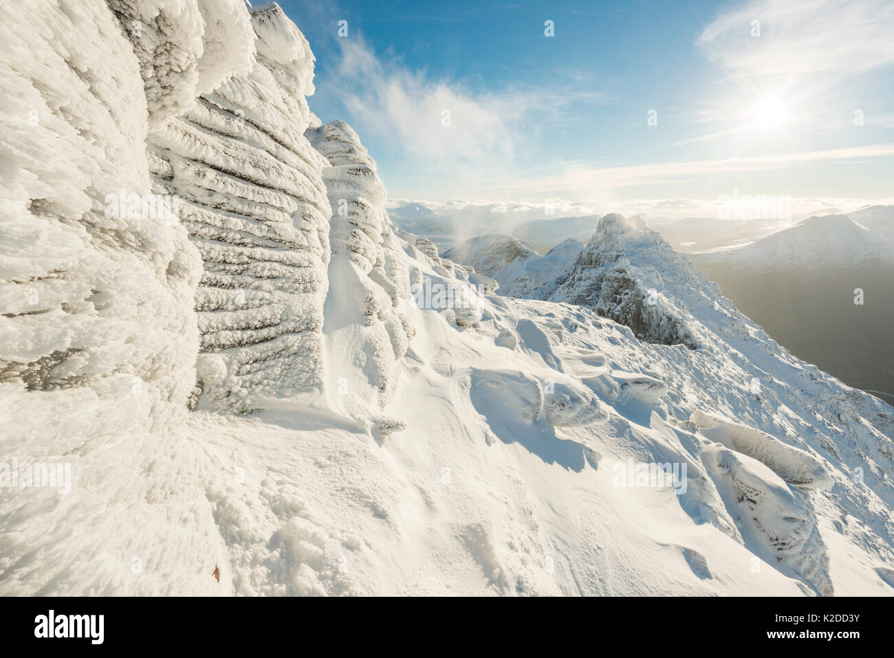 Rime si forma ghiaccio sulla pietra arenaria Torridonian che forma un Teallach. Ullapool, Highlands della Scozia, Regno Unito, Gennaio 2016. Foto Stock