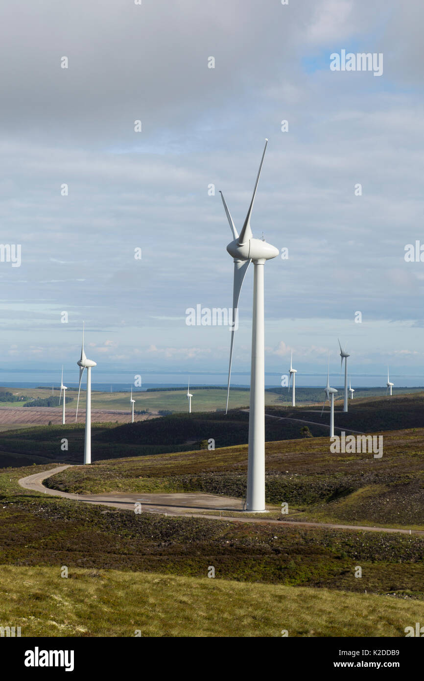 Le turbine eoliche presso Berry Burn su Altyre station wagon, murene, Scozia, luglio 2016. Foto Stock