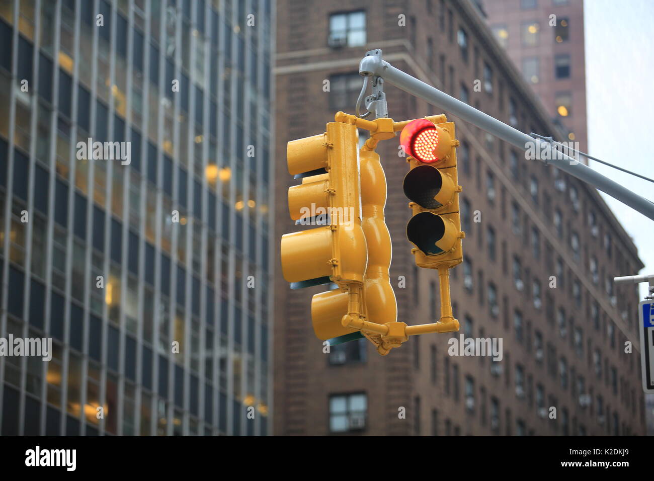 United Nation in nyc cartello stradale nella parte anteriore del quartier generale delle Nazioni unite Foto Stock