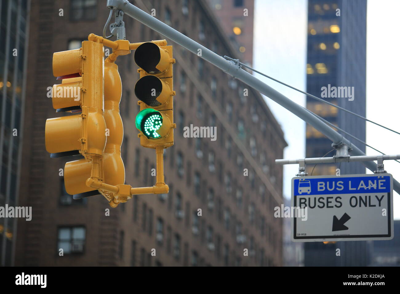 United Nation in nyc cartello stradale nella parte anteriore del quartier generale delle Nazioni unite Foto Stock