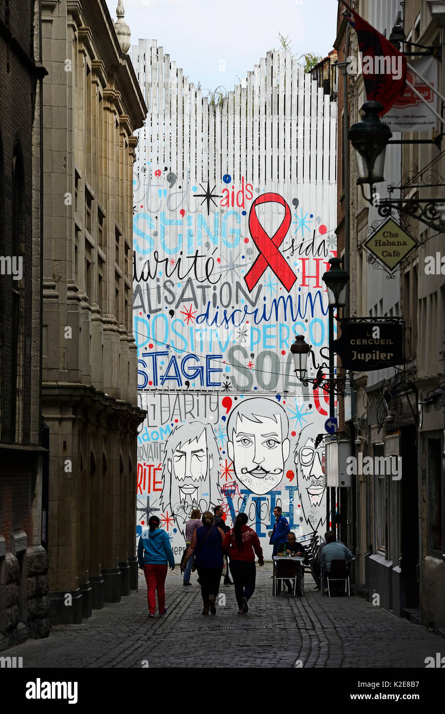 Graffito, casa di pittura per la prevenzione dell' AIDS, Marché aux Herbes, Grasmarkt, Bruxelles, Belgio Foto Stock