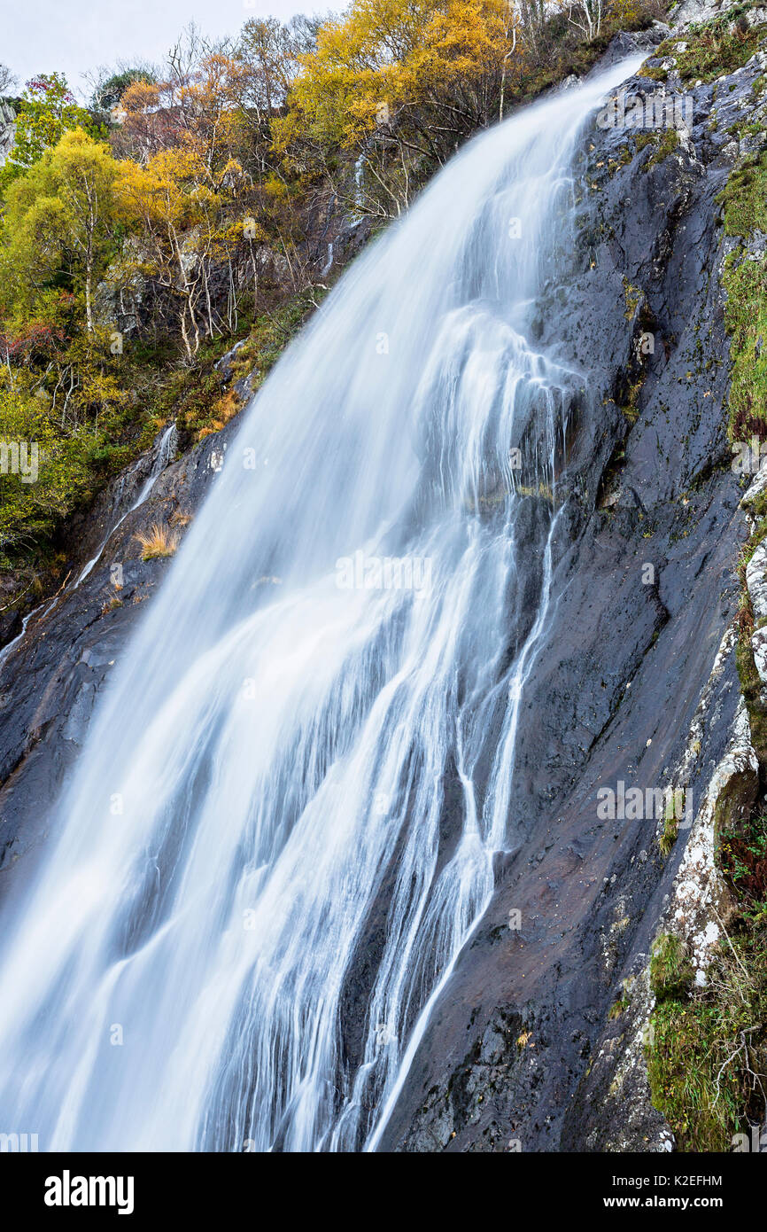 Aber Falls (Rhaeadr-fawr) vicino Abergwyngregyn Gwynedd Galles del Nord, Regno Unito, novembre 2016. Foto Stock